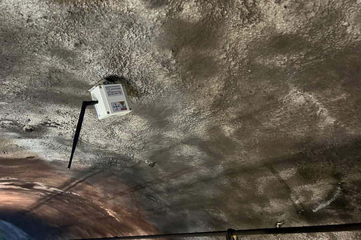 Foto strumento monitoraggio di Geodesis Srl, studio di rilievi topografici Roma